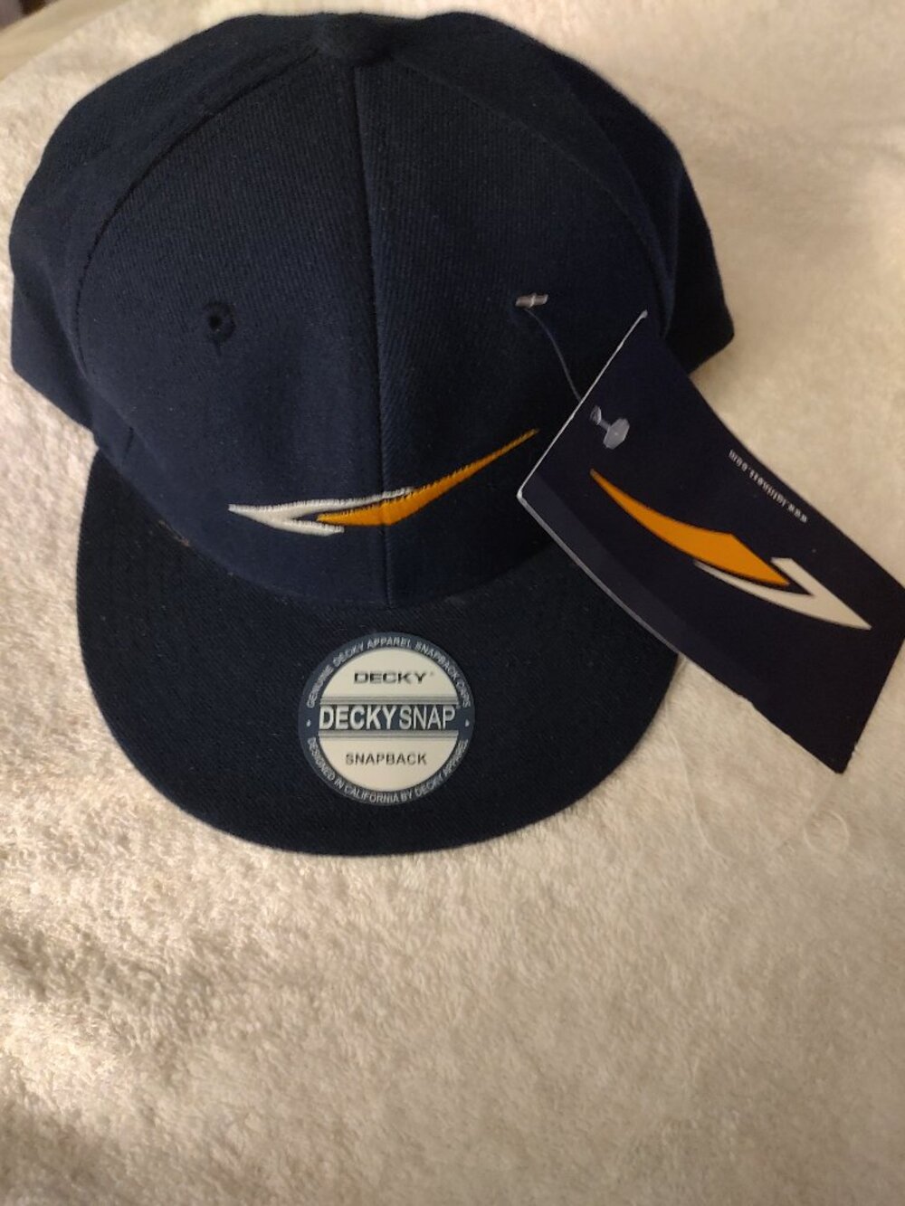 DECKY SNAP CAP LA FITNESS NWT